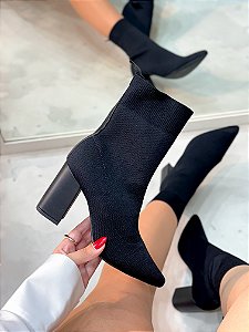 Bota Feminina Agatha Preta Cano Curto em meia