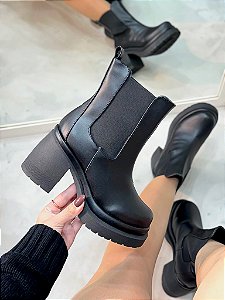 Bota Plataforma Monique Chelsea Preta