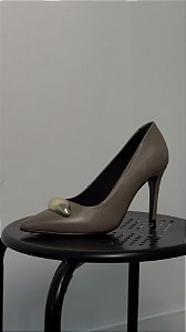 Scarpin Feminino Fernanda Cinza em Couro