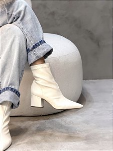 Bota Feminina Carina Off-white em Strech
