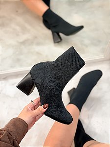 Bota Feminina Luana Preta em Meia