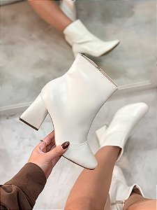 Bota Feminina Dani Off-White Cano curto