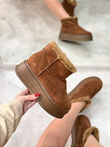 Bota de pelos Ruby Marrom em Camurça