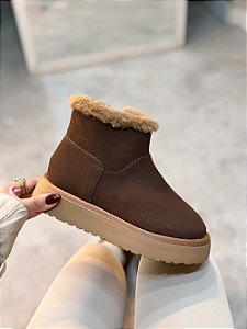 Bota de pelos Ruby Marrom em Camurça