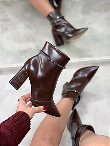 Bota Feminina Namur Marrom verniz