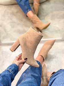 Bota Feminina Perla Nude Camurça couro Salto Bloco