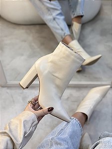 Bota Feminina Perla Off-white Salto Bloco