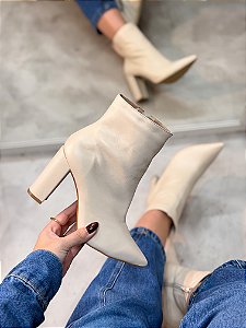 Bota Feminina Perla Off-white Salto Bloco