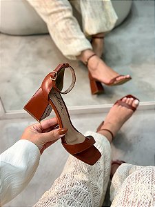 Sandália Feminina Pietra Camel em Couro legítimo