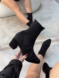 Bota feminina Isadora Preta em meia Tricô