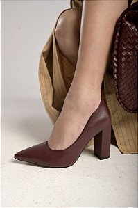 Scarpin Feminino Penélope Vinho em Couro Legítimo