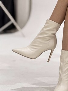 Bota Feminina Giulia Off-White Salto fino