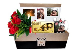 In Box - Rosas Vermelhas, 03 Fotos e Caneca Personalizada
