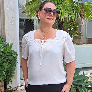 Blusa Decote Quadrado com Babados