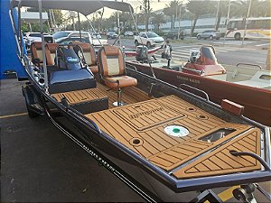 Barco Tornado 550 BASS G2 Freedeck popa alta com motor Mercury 50 HP 2T rabeta 20" Power Trim partida elétrica e comando original preço PJ + Carreta + Acessórios de navegação montados - Pronta Entrega