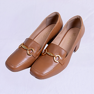 MOCASSIM COM SALTO FIVELA CAMEL