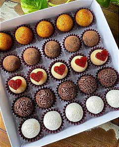 CAIXA PARA 25 DOCES BRANCA UN MAX PAPER