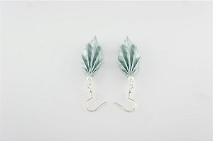 Brinco de origami (folha)