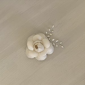 Camélia em cetim e organza de seda pura para noiva