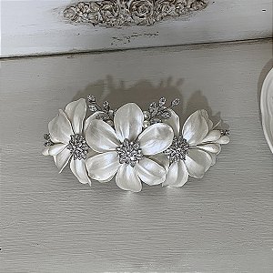 Arranjo em flores de porcelana para penteado de noiva modelo Mabelle