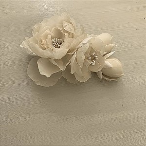 Arranjo de seda  para penteado de noiva modelo Liz