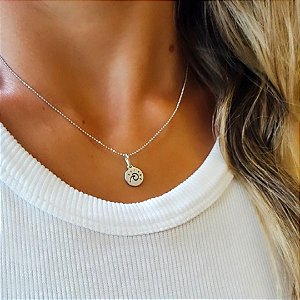 Colar Com Pingente Sol Banhado em Ródio Branco