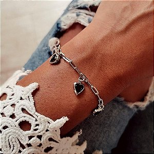 Pulseira Corações com Pedra Ônix Banhada em Ródio Branco