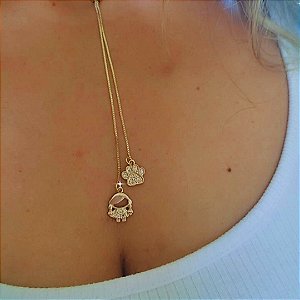 Colar Gravatinha com Pingente de Menina e Patinha Cravejada com Zircônias Cristal Banho em Ouro 18K