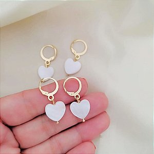 Brinco Argolinha Click Com Madrepérola Coração Banho em Ouro 18K