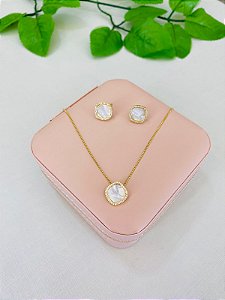 Conjunto De Colar  e Brinco Madreperola Dourado