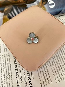 Broche Flor Madrepérola Prata