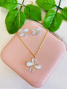 Conjunto Colar e Brinco Flor Madrepérola