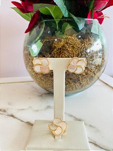 Conjunto Brinco e Anel Flor Madre Perola