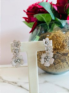 Brinco Flor Cravejada Rodio Branco