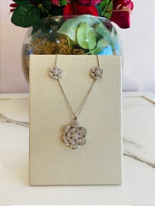 Conjunto Flor Cravejado Prata