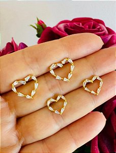 Brinco Coração Vazado Cristal Dourado P