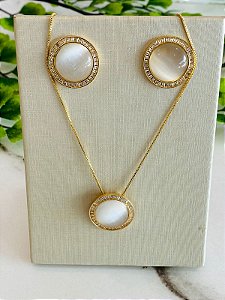 conjunto rendondo cravejado e com madre perola