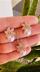 conjunto flor com zirconia e perola