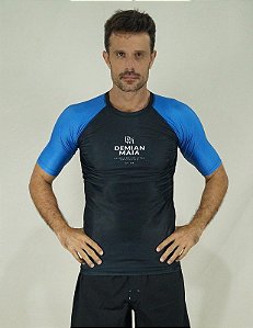 RASH GUARD ESCOLA DEMIAN MAIA AZUL