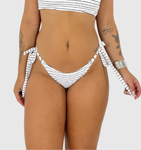 Tanga asa delta lacinho feminina