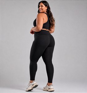 Leg com bolso lateral plus size