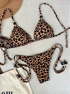 Cortininha Onça levanta bumbum