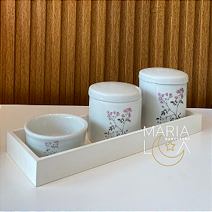 Kit Higiene Bebê Flores Lilás – Bandeja Branca Retangular