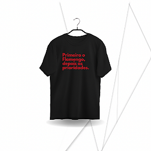 Camiseta Primeiro o Flamengo, depois as prioridades
