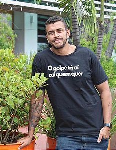 Camiseta O golpe tá aí cai quem quer