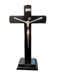 Crucifixo Madeira Cristo em Estanho de Mesa 28X18 cm