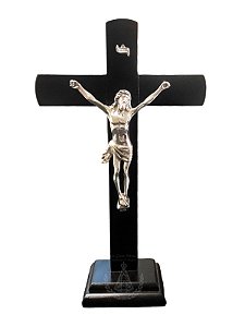 Crucifixo Madeira Cristo em Estanho de Mesa 28,5x18 cm