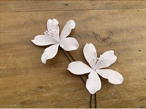 Dupla Grampo Pin Lírio Carla (cor de rosa)