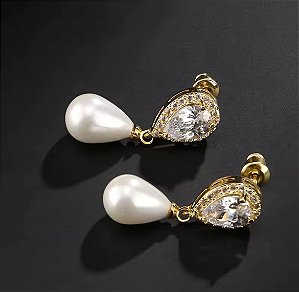 Brinco Dourado com Pérolas 087