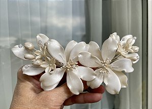 A. Headpiece Eduarda na cor Perolada (dupla de apliques)
